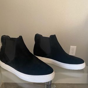 Vince Newlyn Suede Slip On Sneakers size womens 7.5 Black